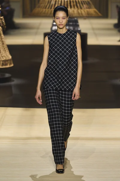 Look 30